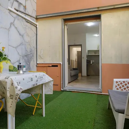 Lally's Nest Appartement *